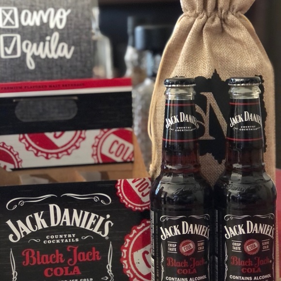 Gift Bag 🍻🍹🍸🍾🍾🍾 - Picture 1 of 2